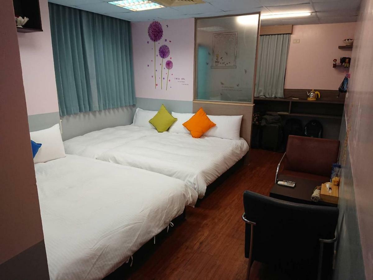 Papa Bear'S Guesthouse 타이중 외부 사진