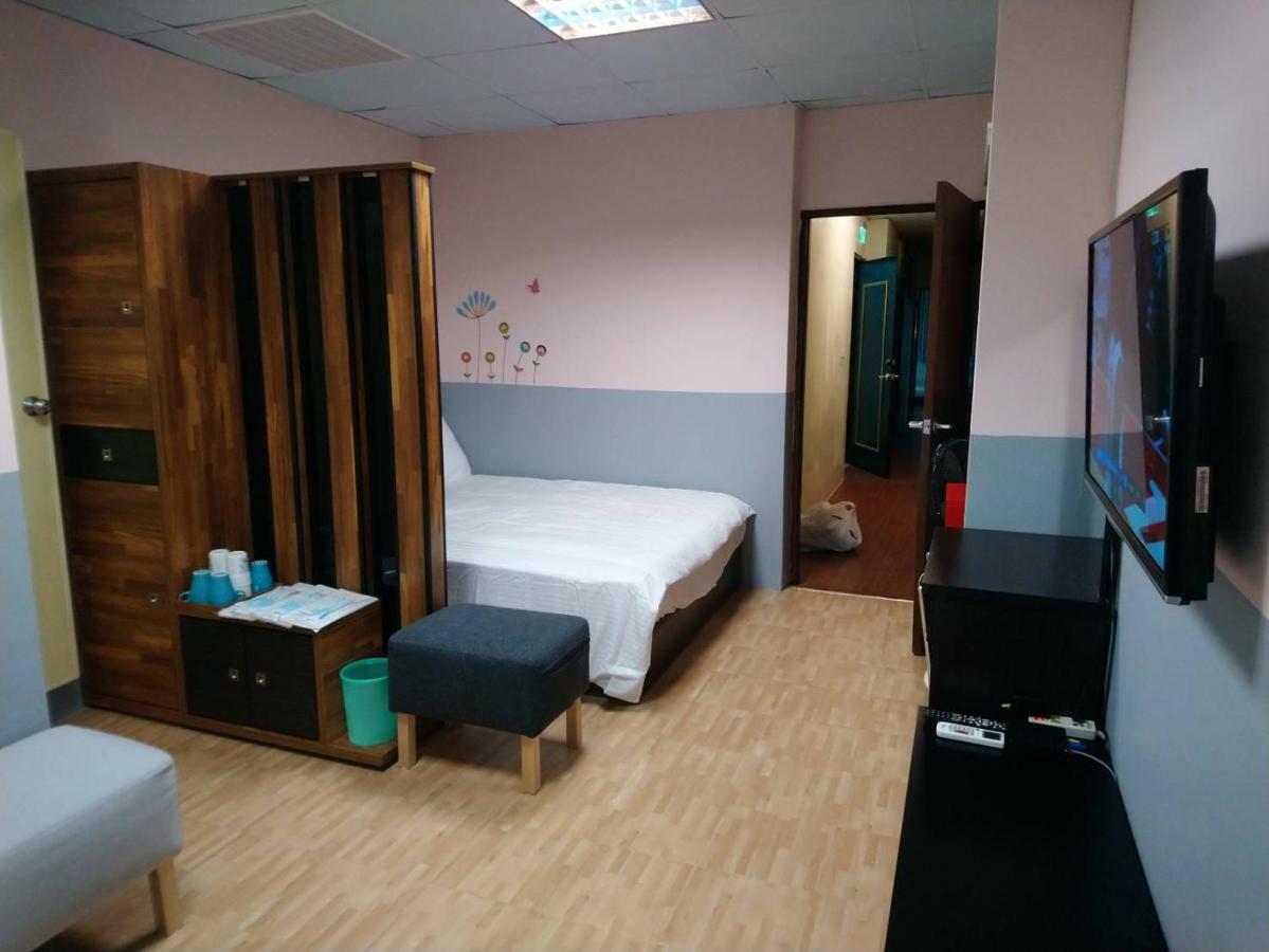 Papa Bear'S Guesthouse 타이중 외부 사진